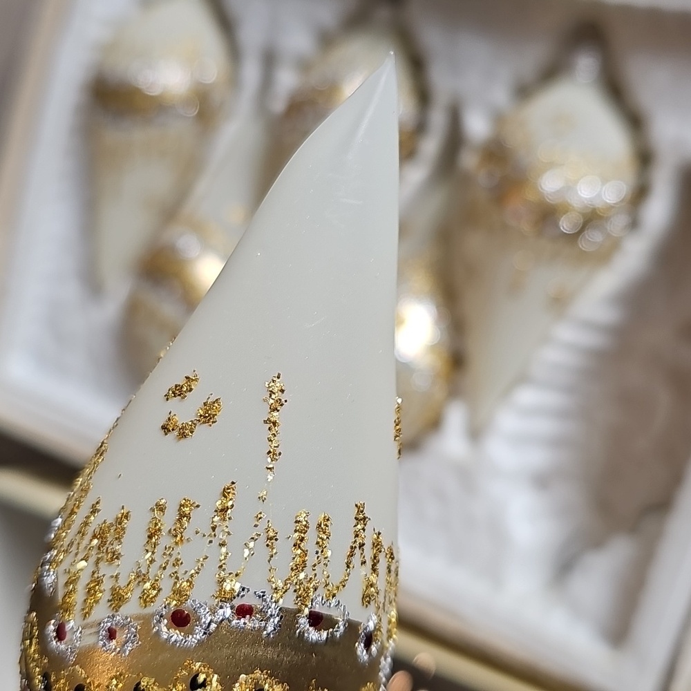 Vintage 70s Christmas Classics Set Of 6 Glass Teardrop White Ornaments - Picture 13 of 14